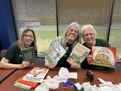Advocate Cares Volunteers at Book'em in Nashville Advocate Cares Volunteers at Book'em in Nashville